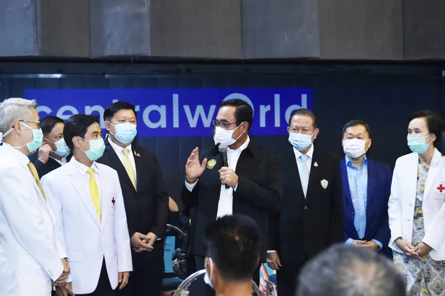 PM Prayut inspects COVID-19 vaccination venue at CentralWorld