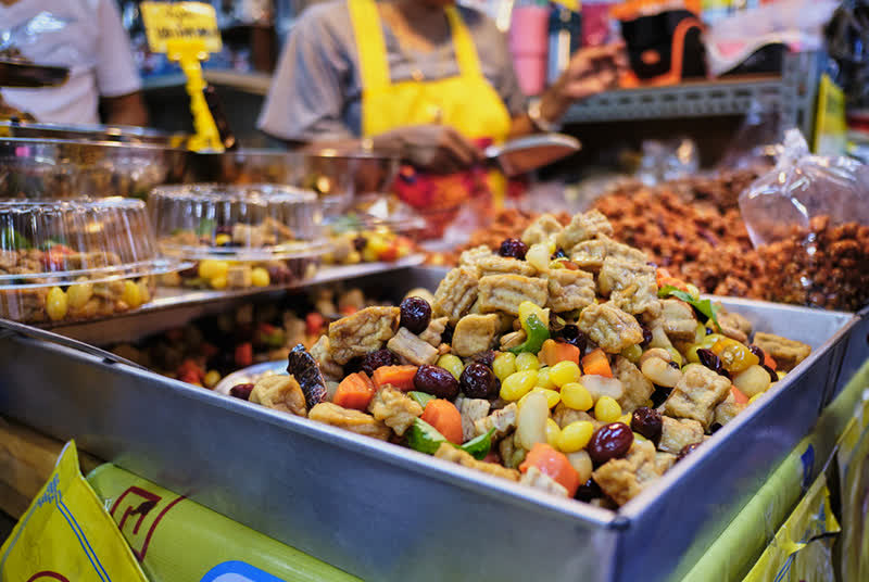 Vegetarian festival underway in many provinces