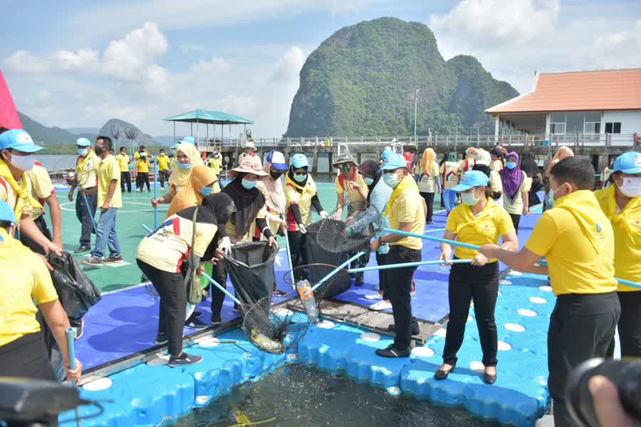 Phan Nga Holds Big Cleanup to Welcome Tourists