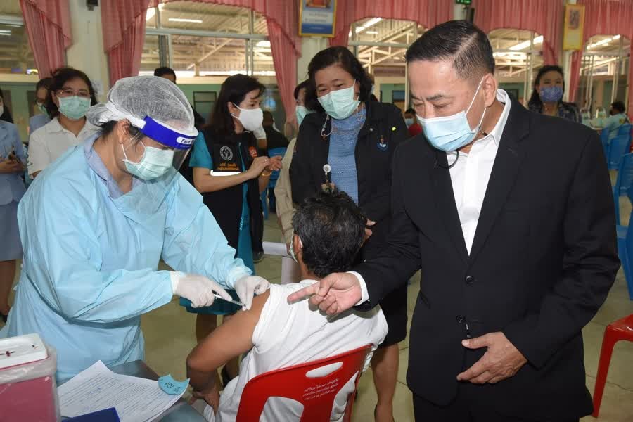 Bangkok begins vaccinations in Phasi Charoen